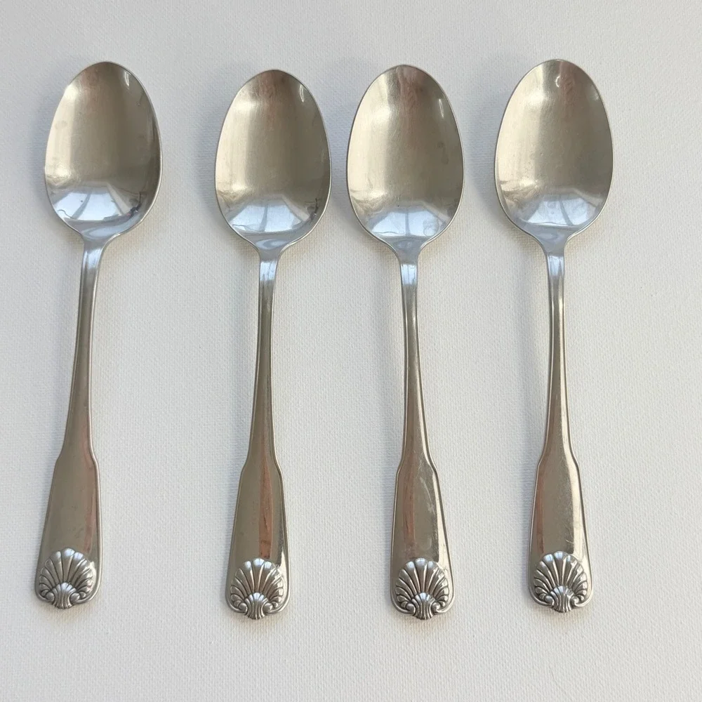 Oneida Deluxe Tablespoons Set of 4 Silver Excellent Shell Pattern Stainless